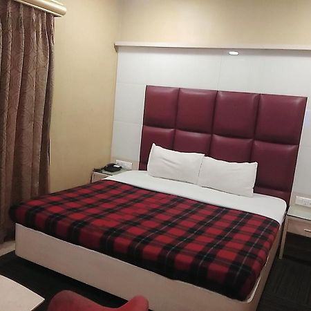 Hotel Manoranjan Inn Λάκναου Εξωτερικό φωτογραφία