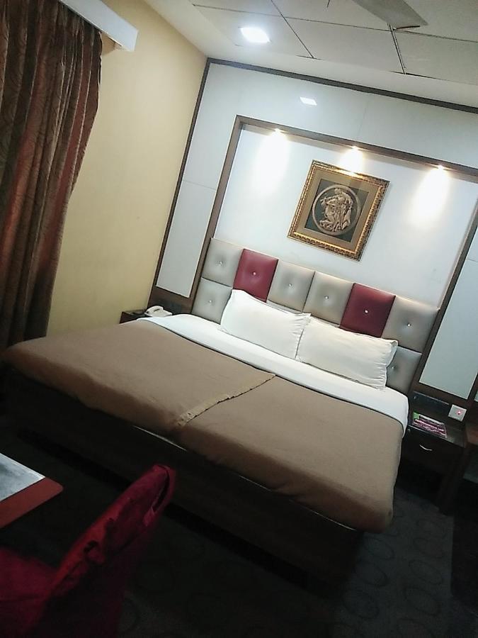 Hotel Manoranjan Inn Λάκναου Εξωτερικό φωτογραφία