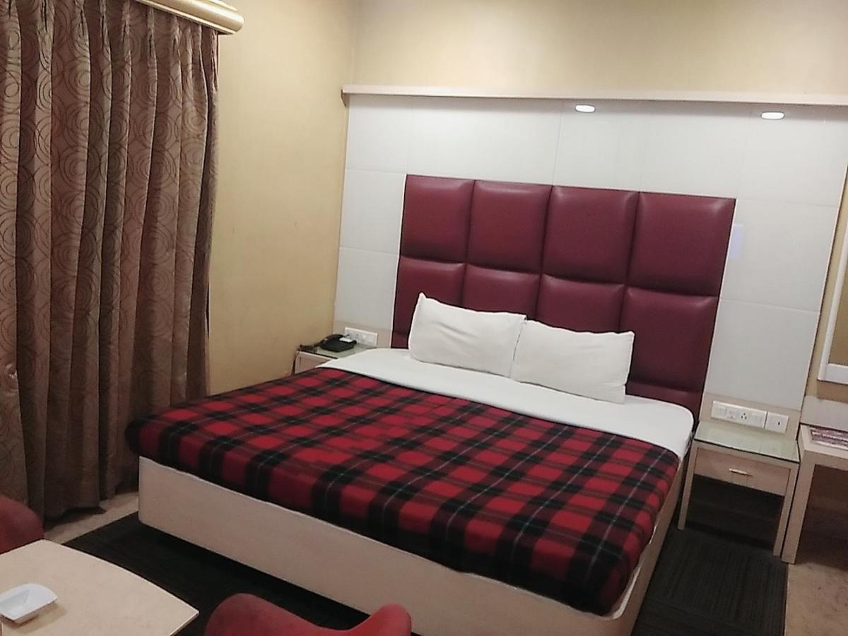 Hotel Manoranjan Inn Λάκναου Εξωτερικό φωτογραφία